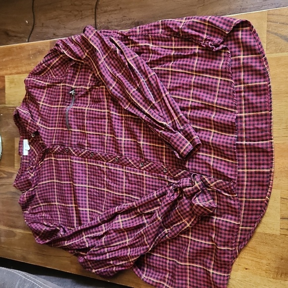 Women's checkered button down - Picture 1 of 5